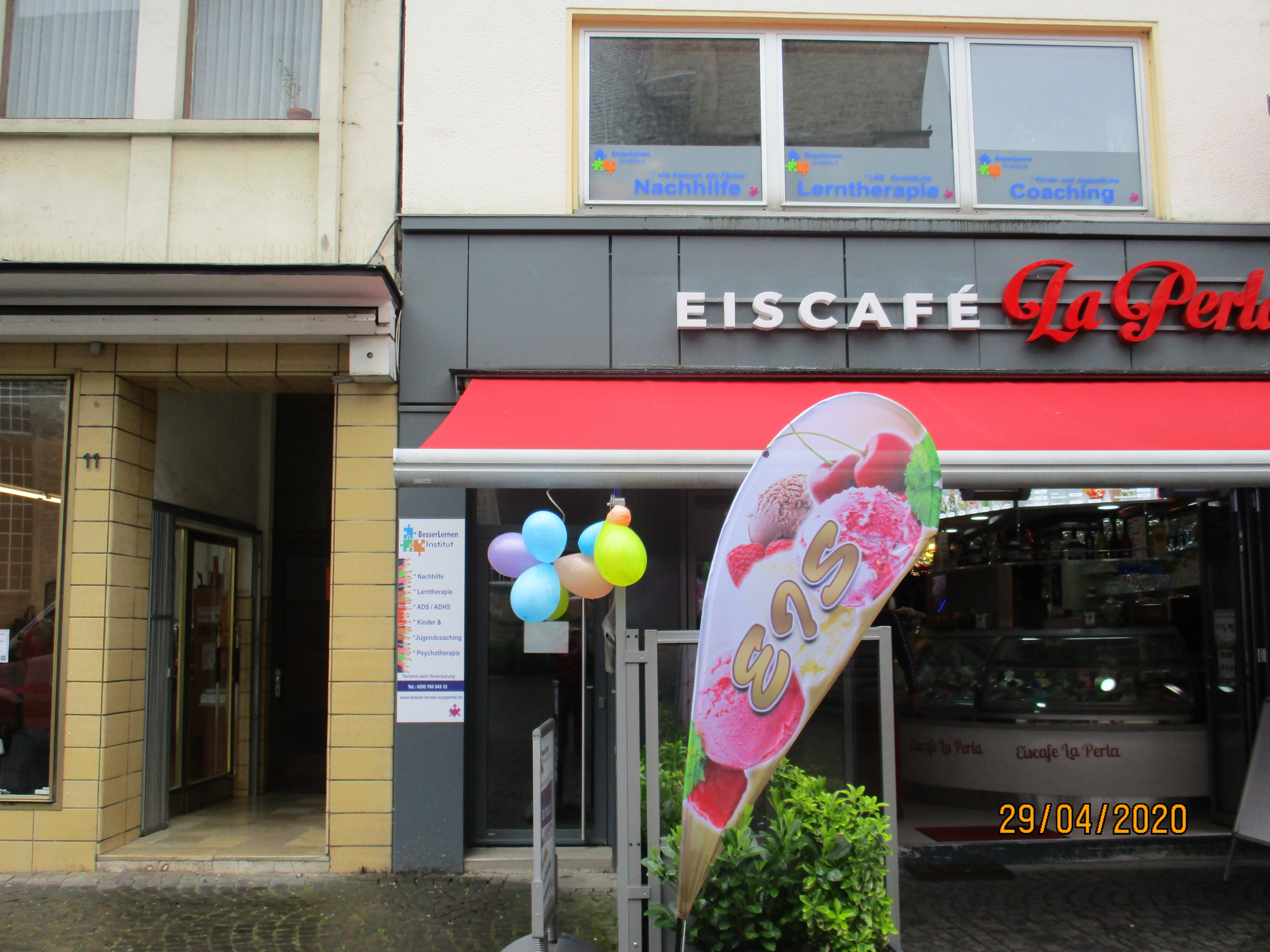 Neuer Markisenstoff für das Eiscafé La Perla in Wuppertal