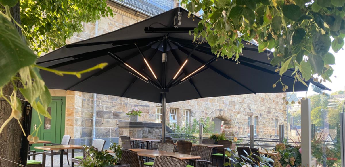 Restaurant Hirsch in Velbert - mit neuen Schirmen im Aussenbereich